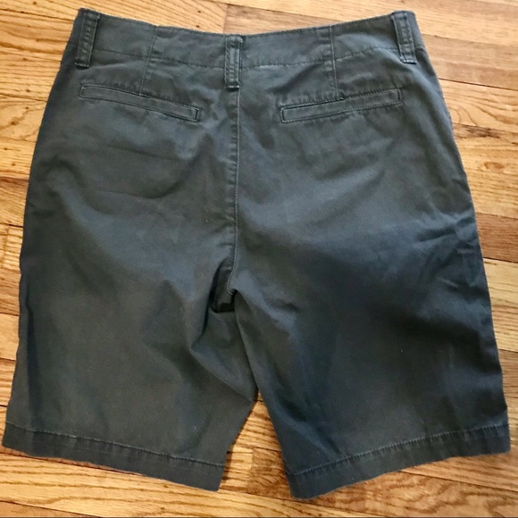 Mens Old Navy shorts. Sz 32. Gently used. - Picture 2 of 3